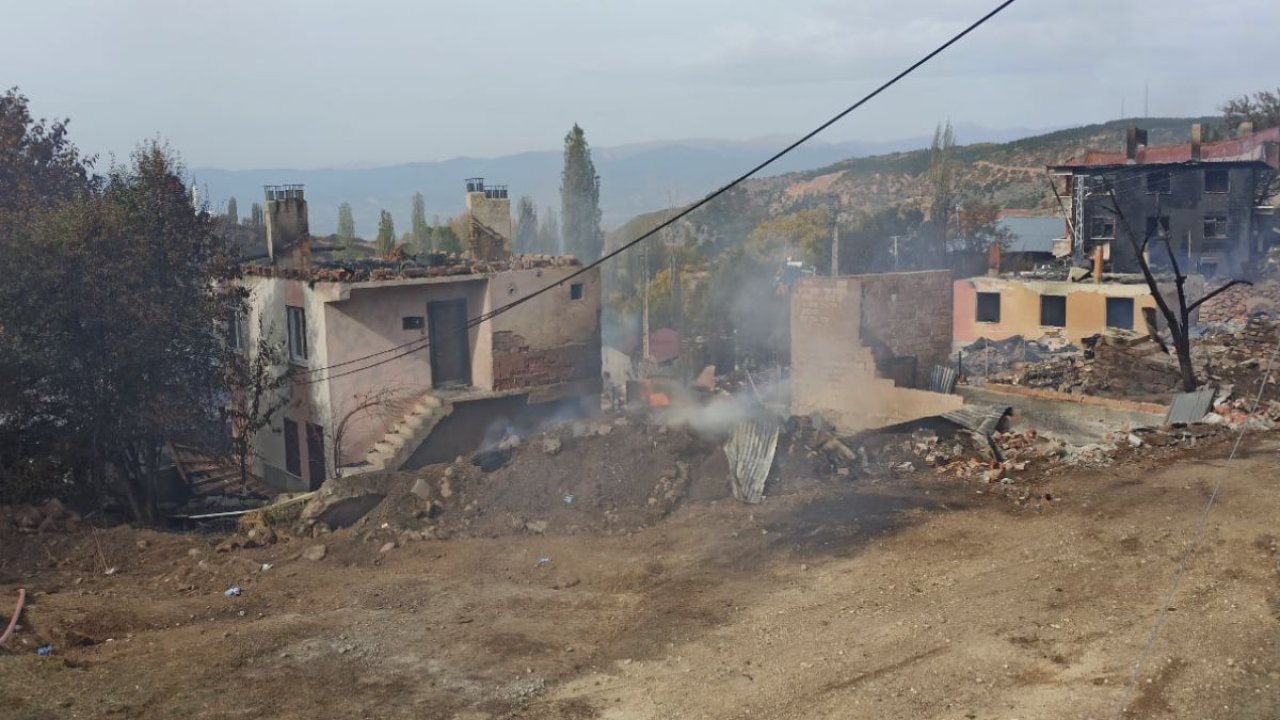 Kastamonu'da yangın felaketi! Yangın 47 evi yaktı geçti!