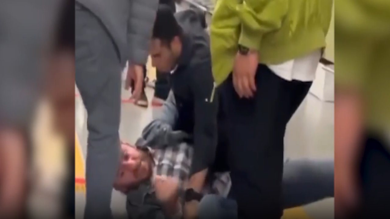 Türk Bayrağı'na saygısızlık yapan şahıs, polis müdahalesi ile tutuklandı