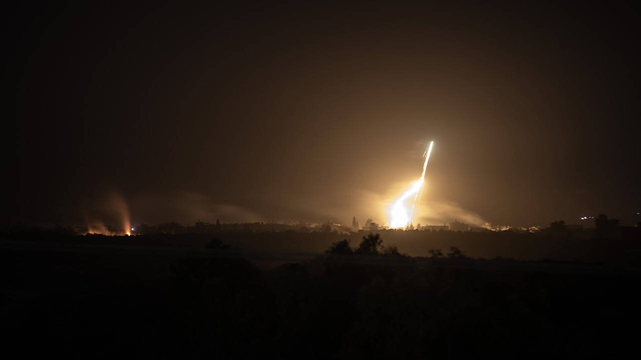 İsrail, Suriye'nin roket saldırısına karşılık verdiğini duyurdu