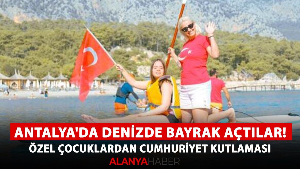 Antalya'da denizde bayrak açtılar! Özel çocuklardan unutulmaz Cumhuriyet kutlaması