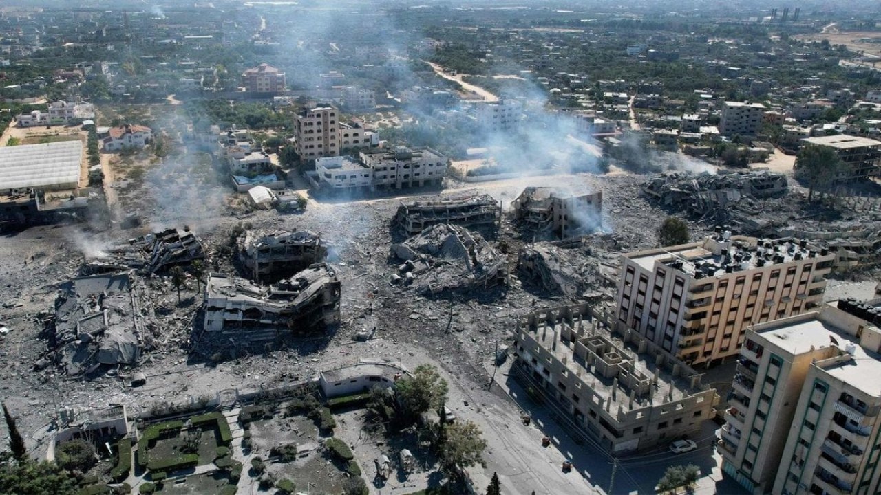 İsrail, Kudüs Hastanesi'nin çevresini bombaladı: "Boşaltmazsanız onu da vuracağız" tehditi