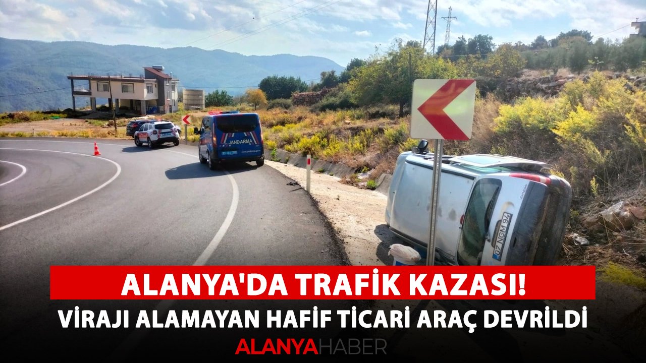Alanya'da trafik kazası! Virajı alamayan hafif ticari araç devrildi