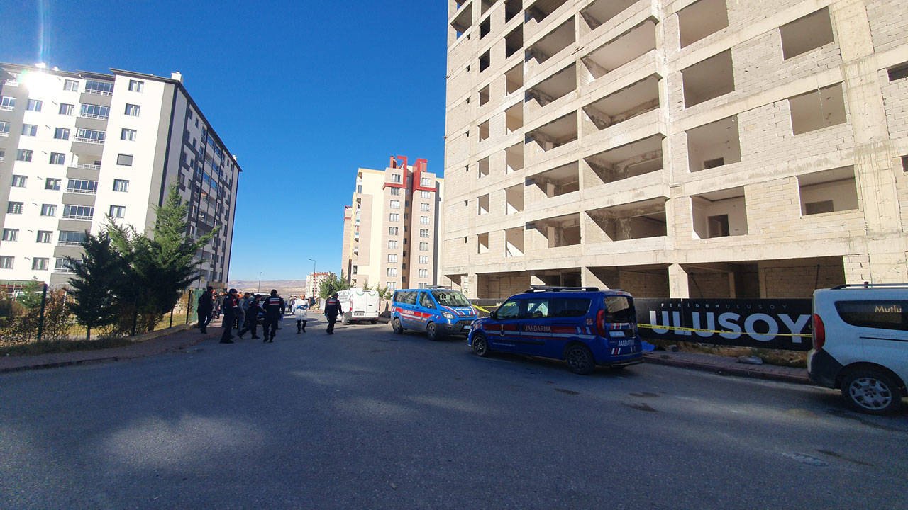 Kayseri'de 9. Kattan Düşen İşçi Hayatını Kaybetti