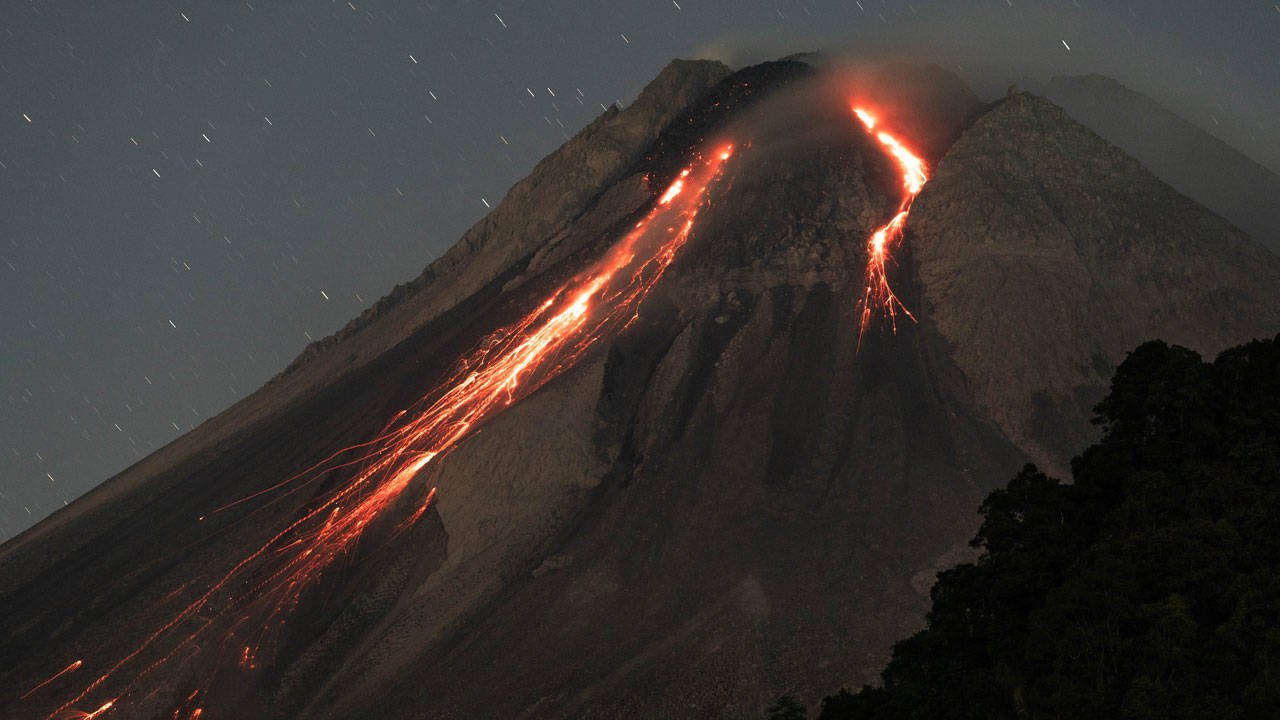 Marapi Yanardağı'nın Patlaması Sonucu Havalimanı Kapatıldı