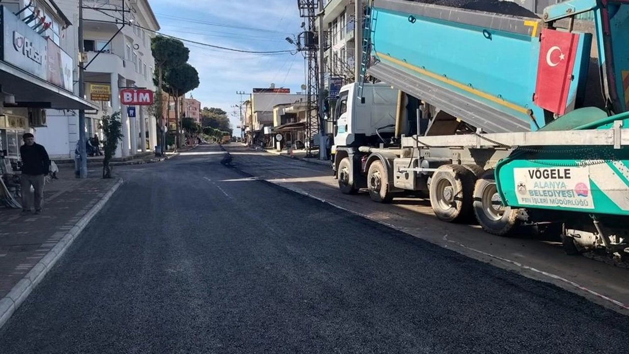 Demirtaş'ta Yol Düzenleme ve Sıcak Asfalt Çalışmaları Hızla İlerliyor