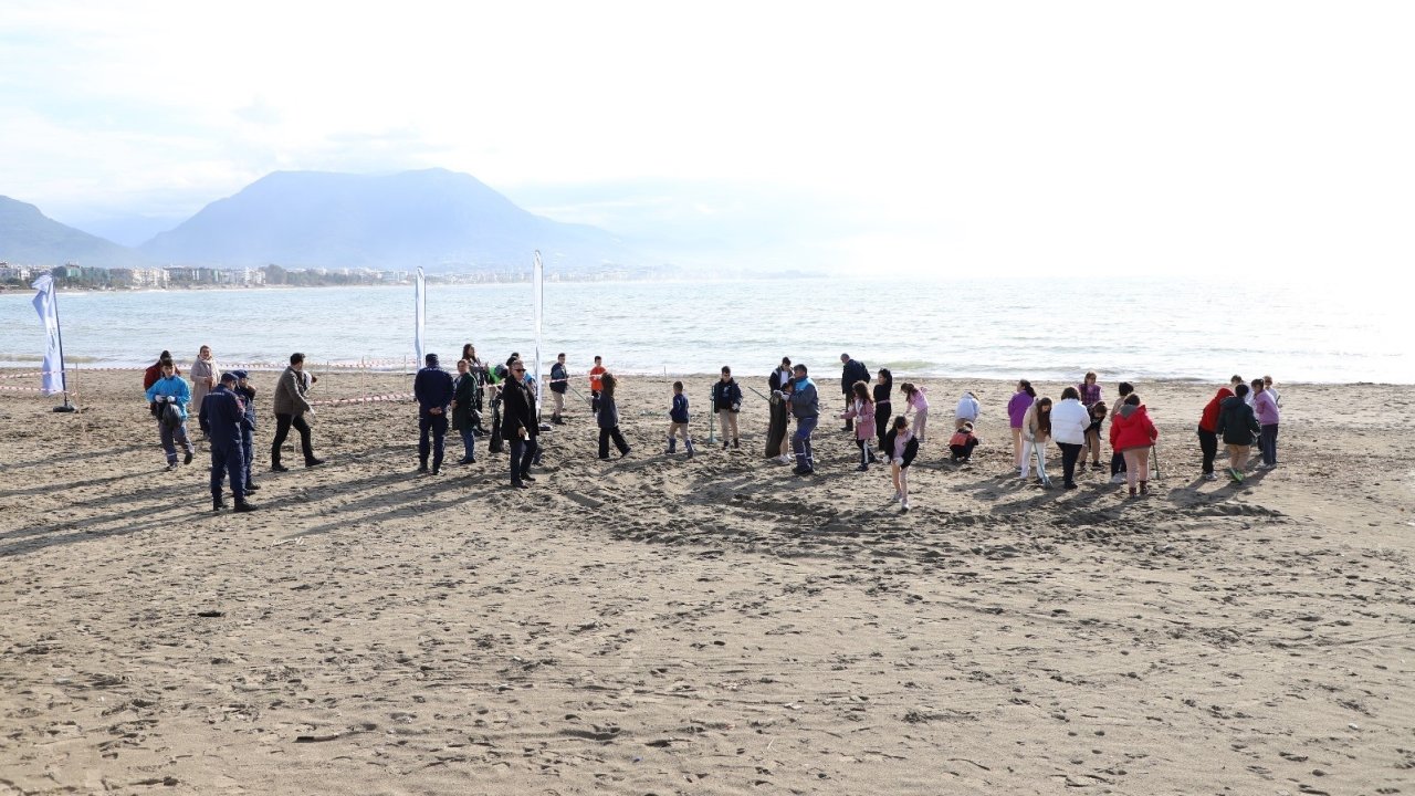 Deniz Çöpleri Temizliği ve Farkındalık Etkinliği Alanya'da Gerçekleştirildi