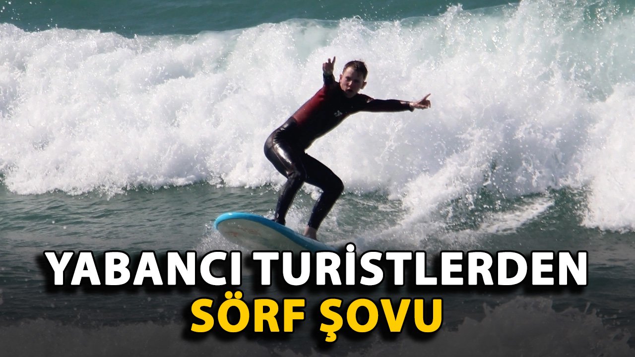 Alanya'da yabancı turistlerden sörf şovu